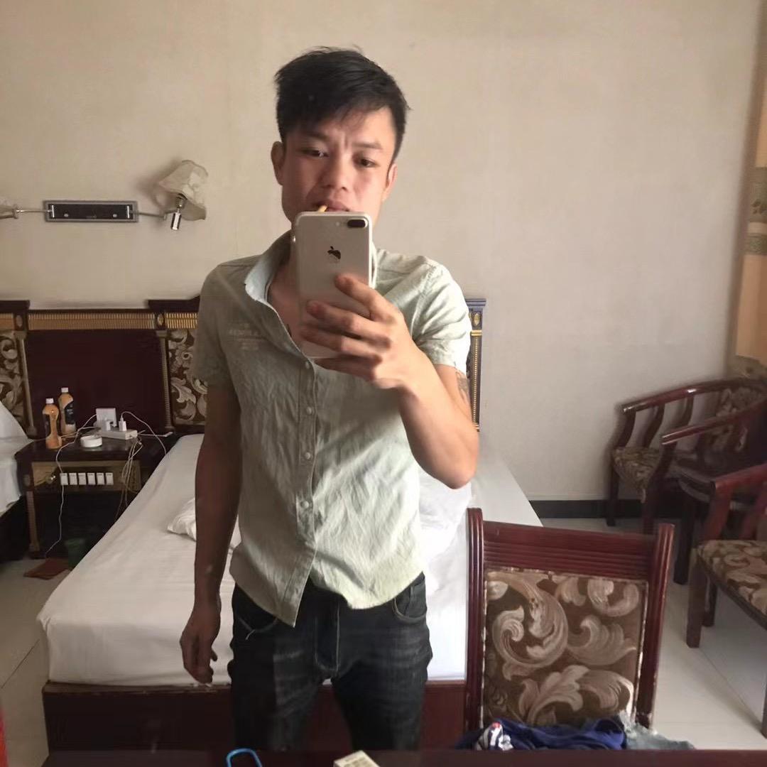 梁少