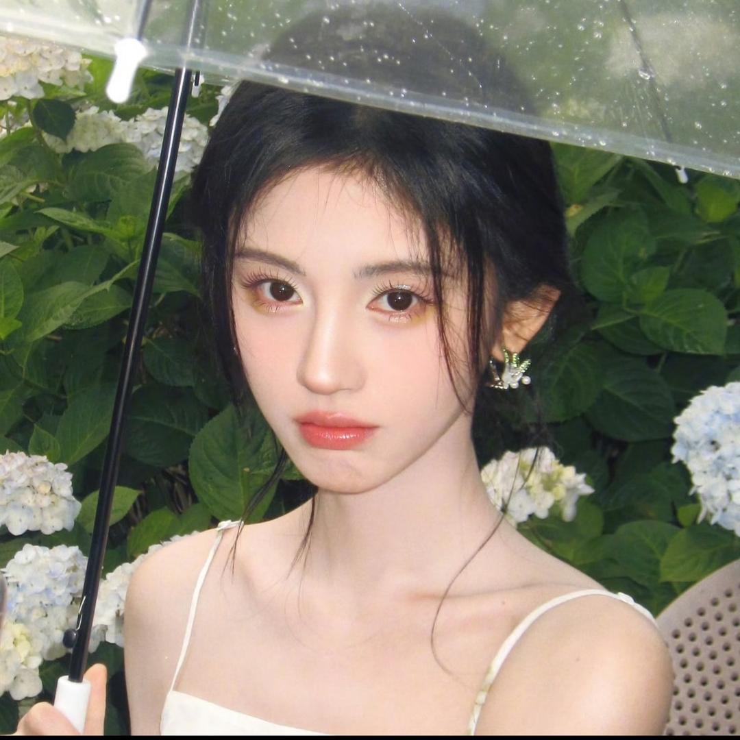 女摄7月📷 约拍看↑主页