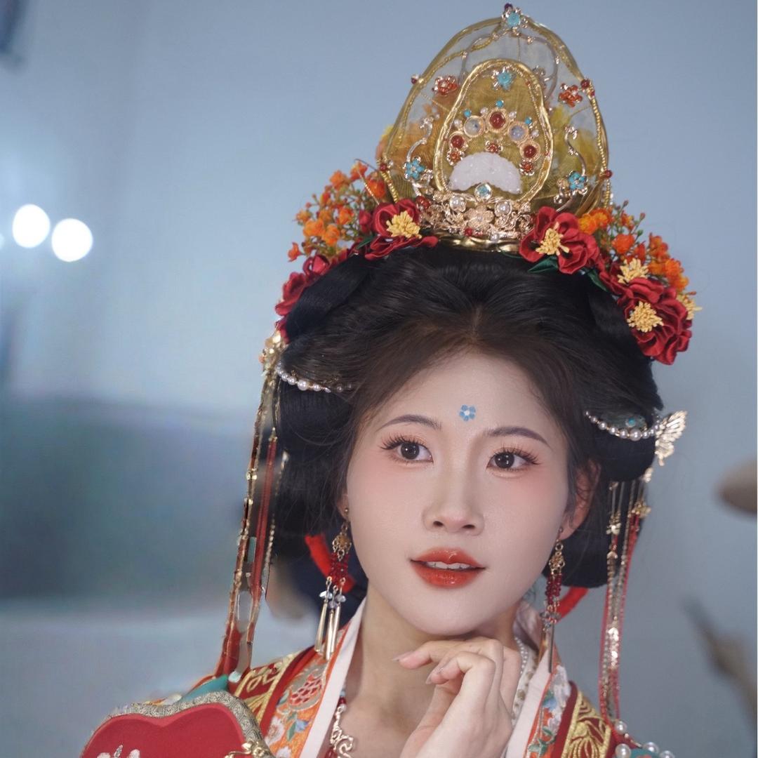 阳璐璐，接中式汉婚跟妆