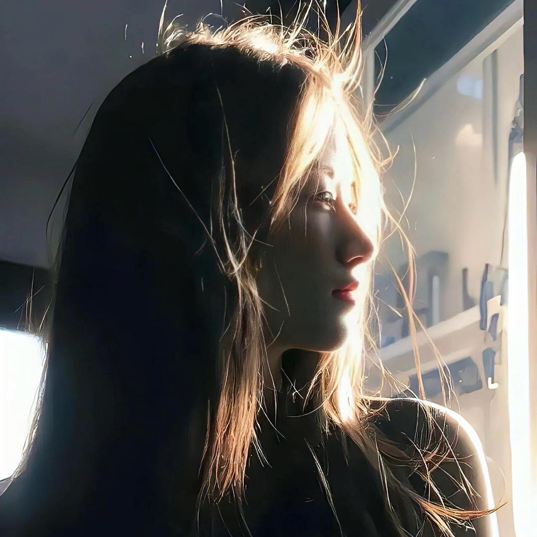 -有 点 小 情 緒．🥂