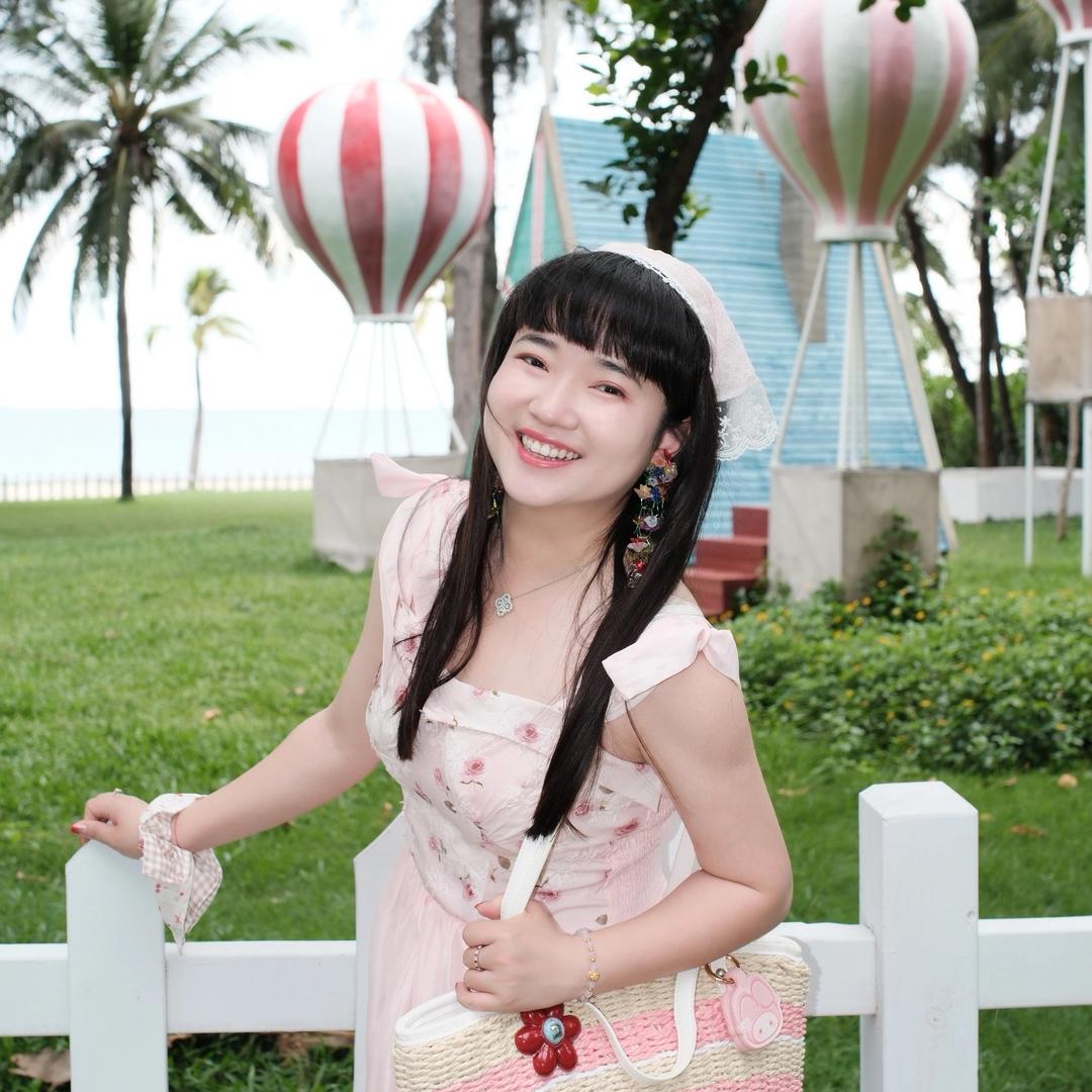 红旗小姐姐