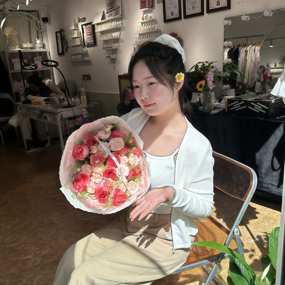 媛媛.（化妆师）