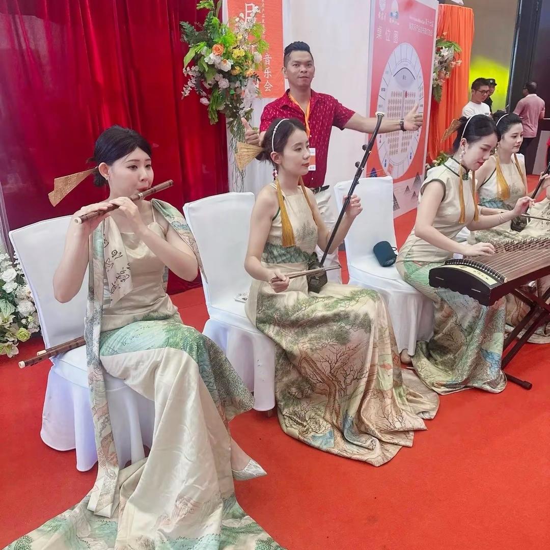 海天盛月，龙胤黄记