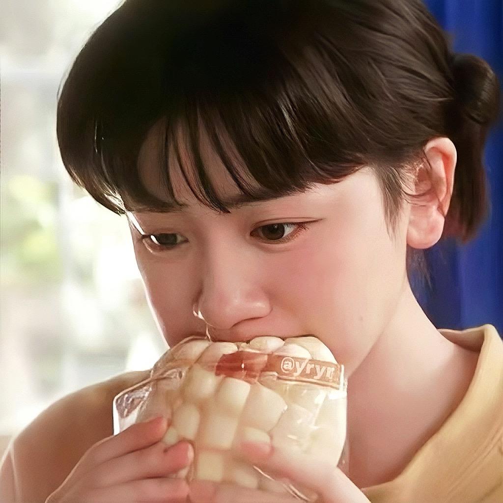 挖了口奶盖