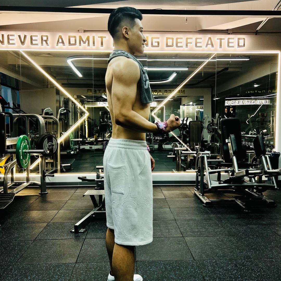 185的洋洋洋教练