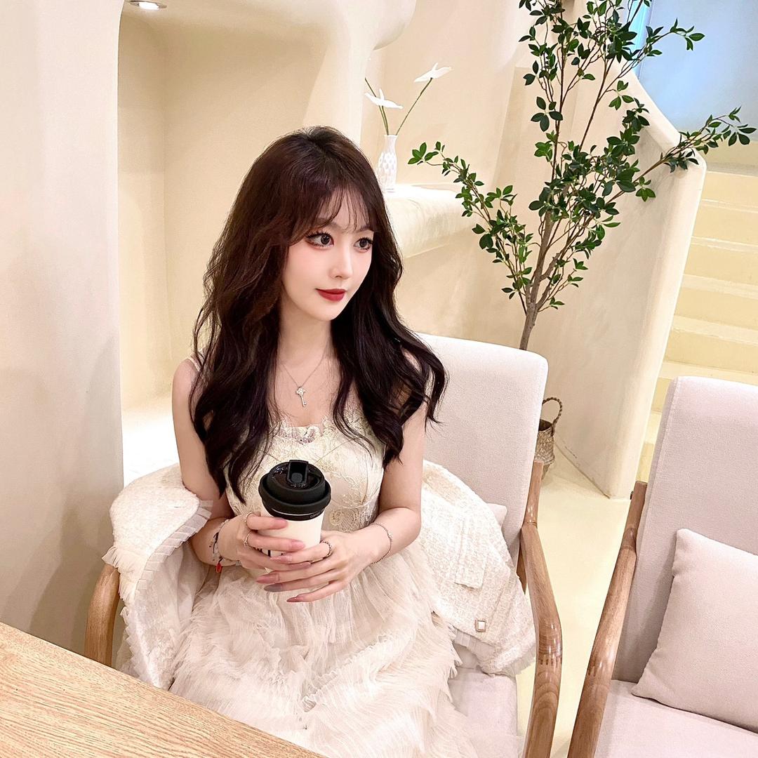 女明星🌟Cecilia