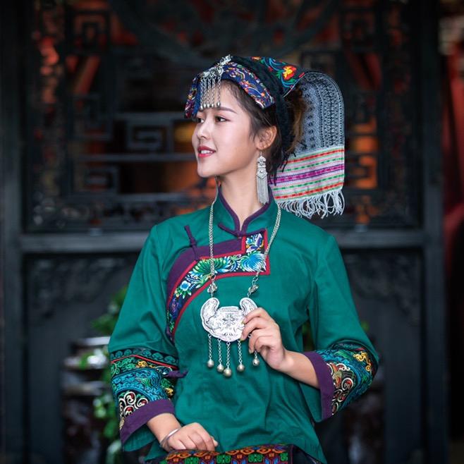 张家界导游浓阿妹