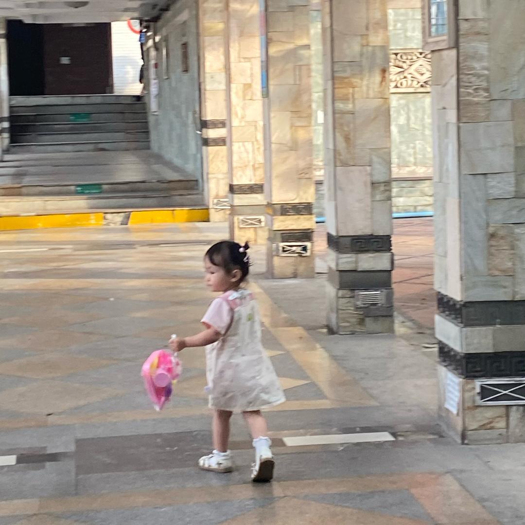 容氏集团的向意晚头像