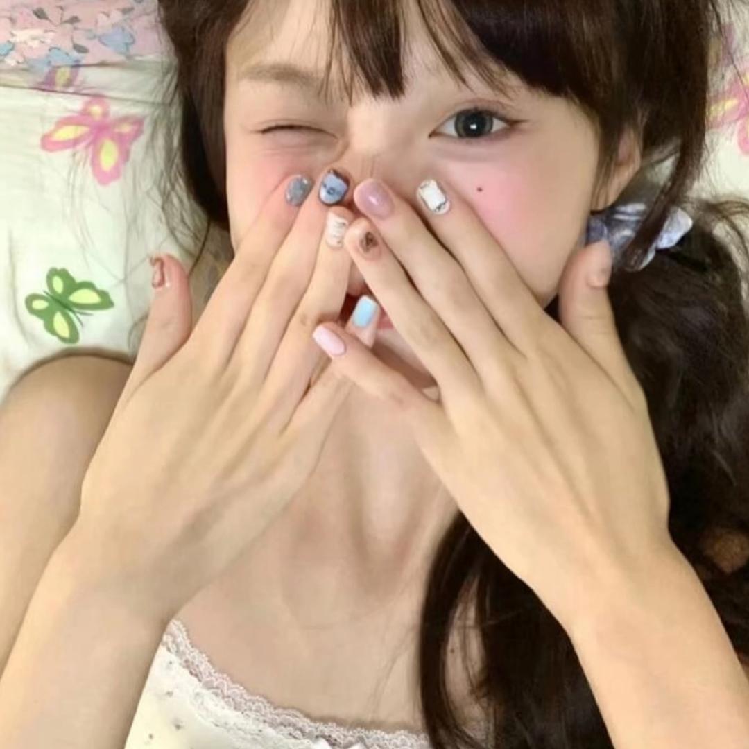 泡芙味的女孩子