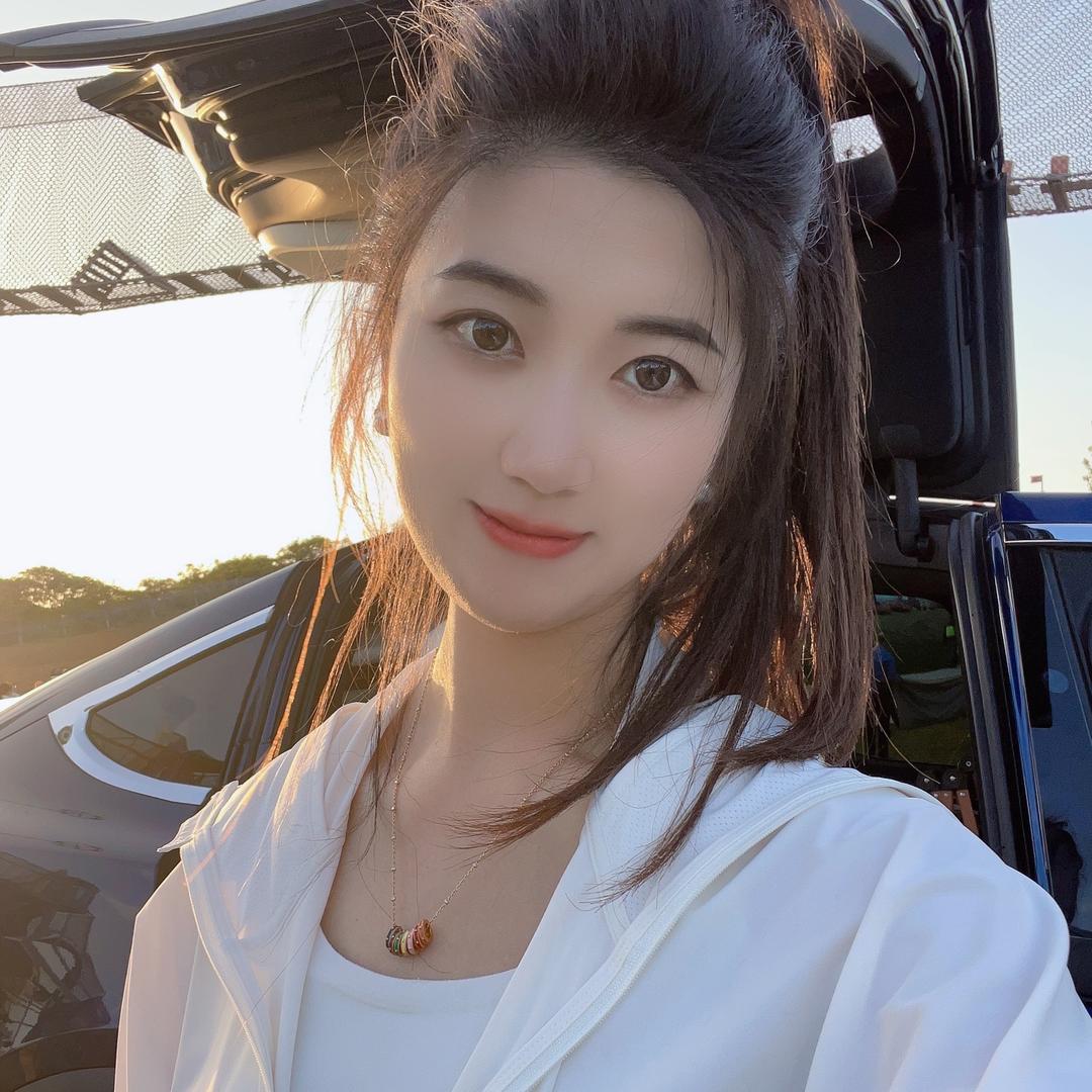 娜小妞