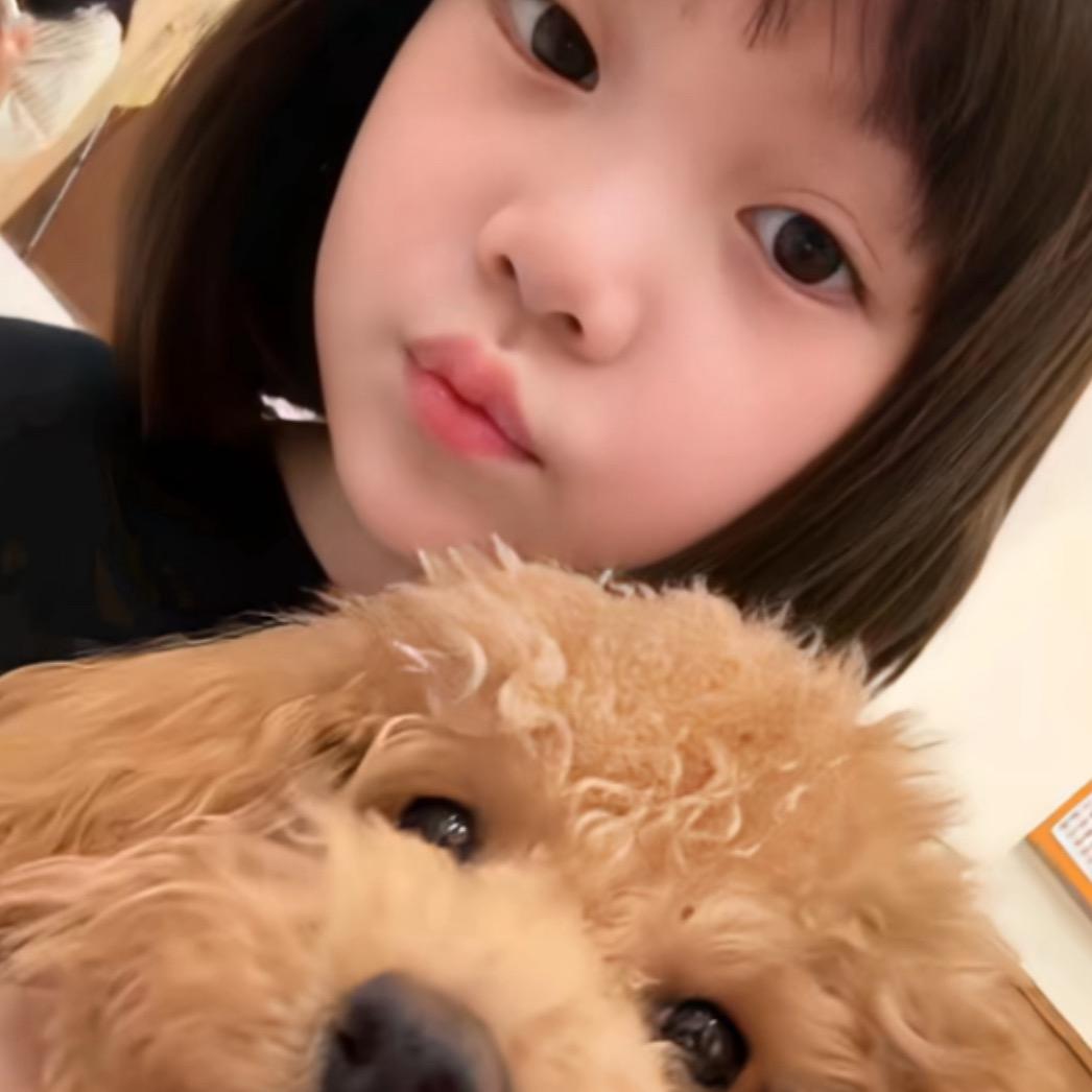 大口吃饭 /•᷅•᷄\੭