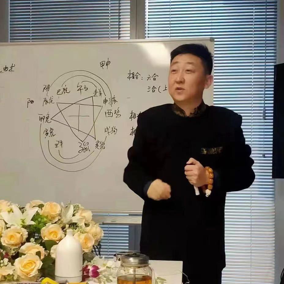 伍朢春弘扬国粹