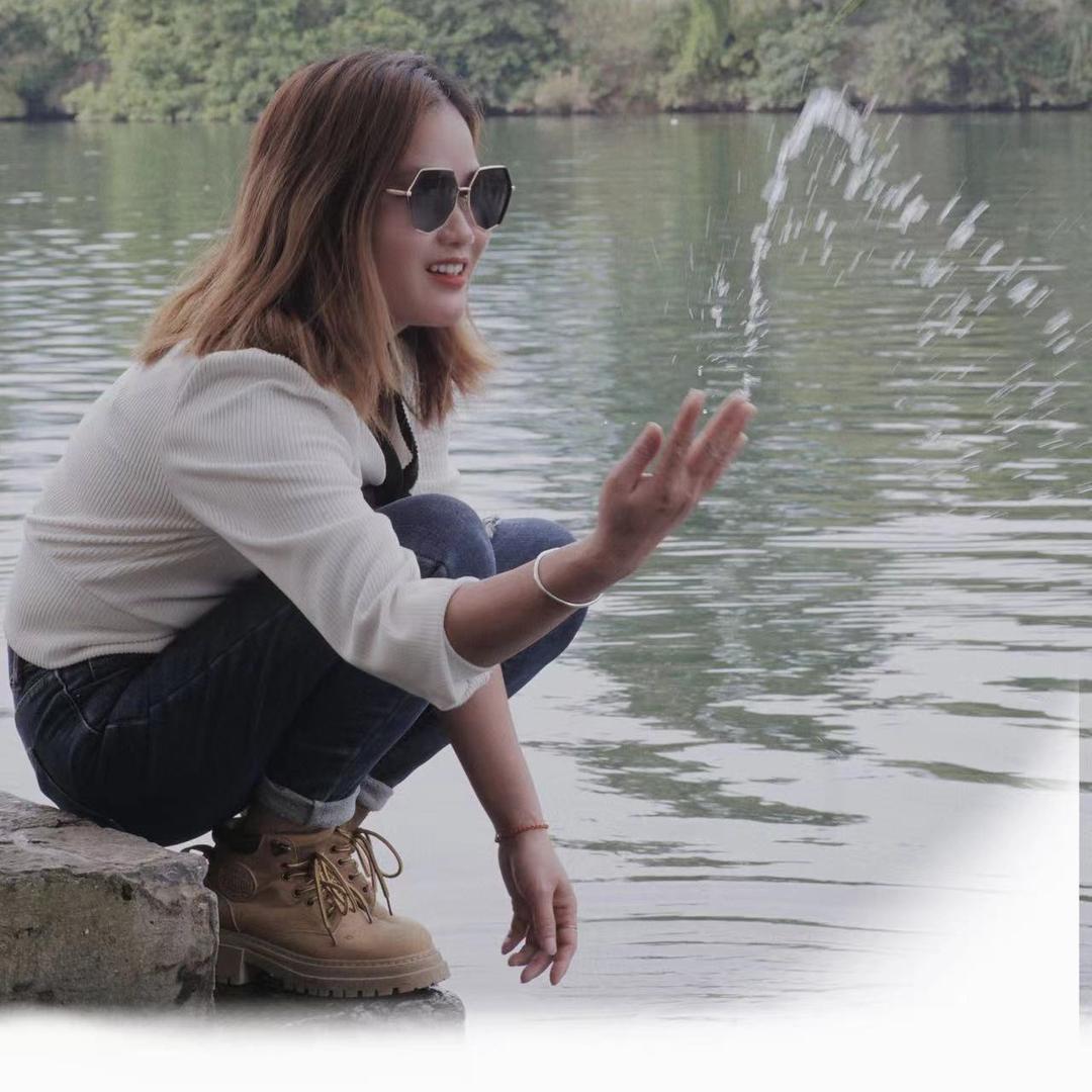 小灵同学（连赞拉黑）