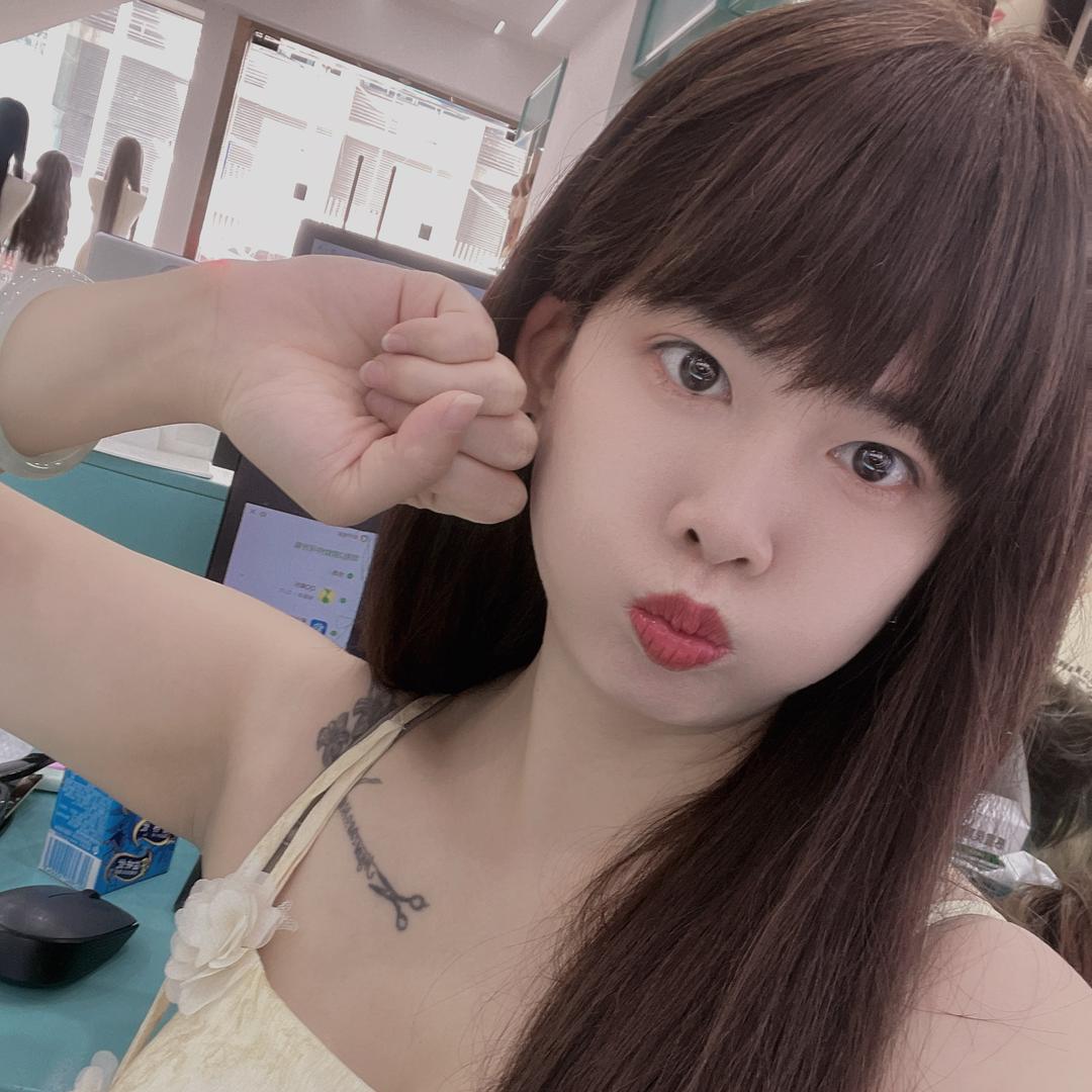 小马哥（男姐）