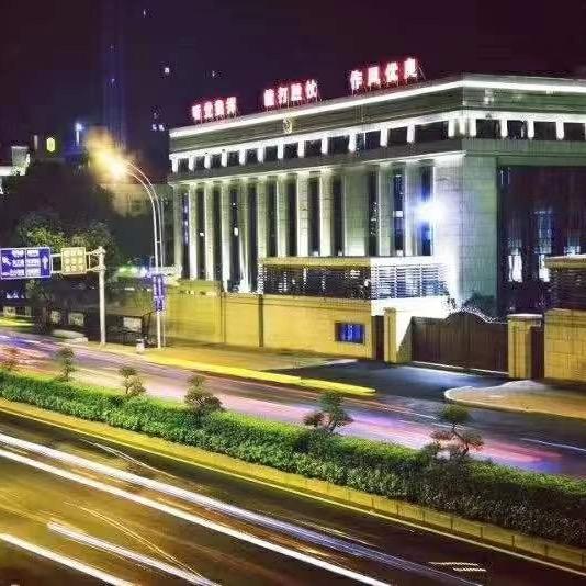 喝3瓶青岛吐一晚上的男人