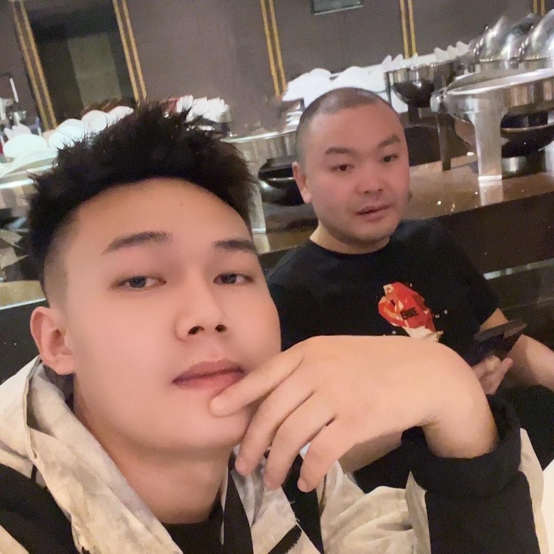 厨波波摄影师万万