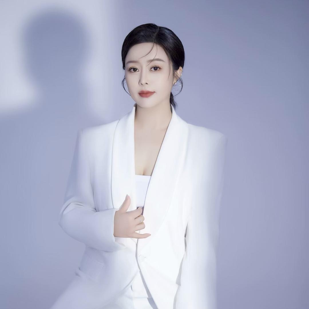 宜宾眉毛设计专家黄琼