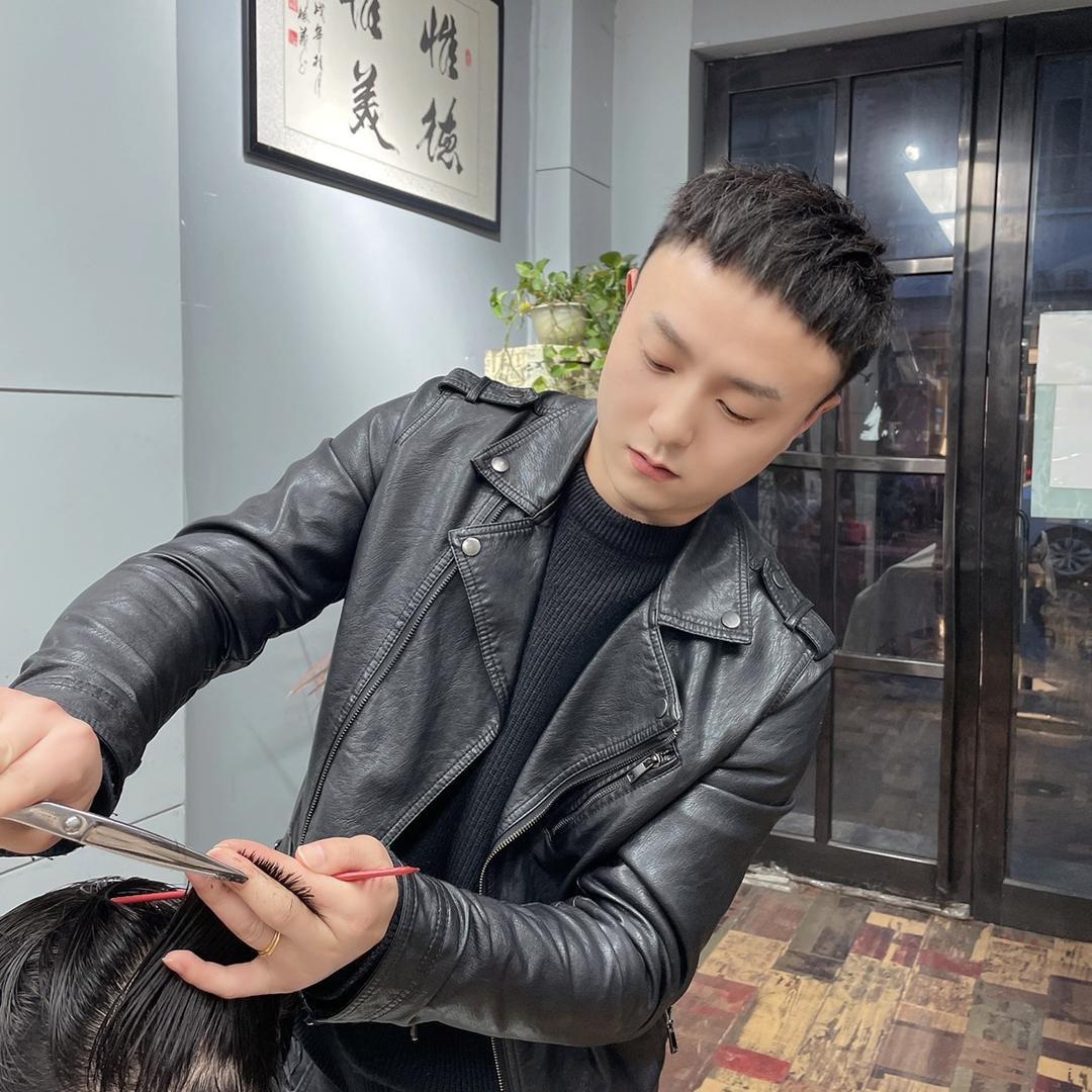 红馆发型美学设计官方号