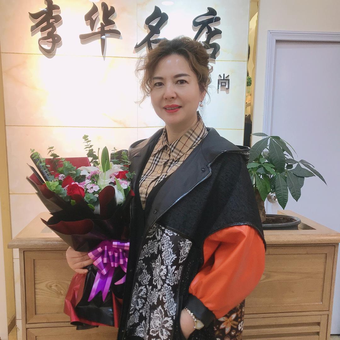 泸县商业二街《李华名店》