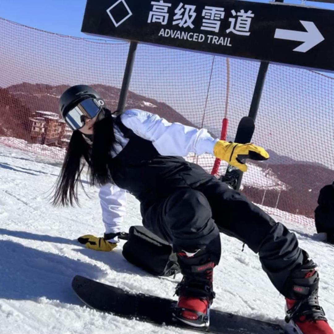 丽姐（何记花甲总部老板娘）