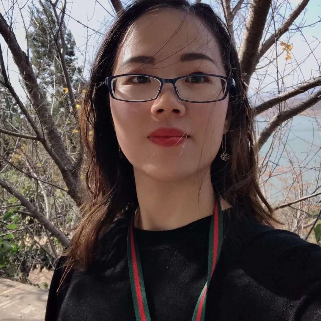地板小姐姐