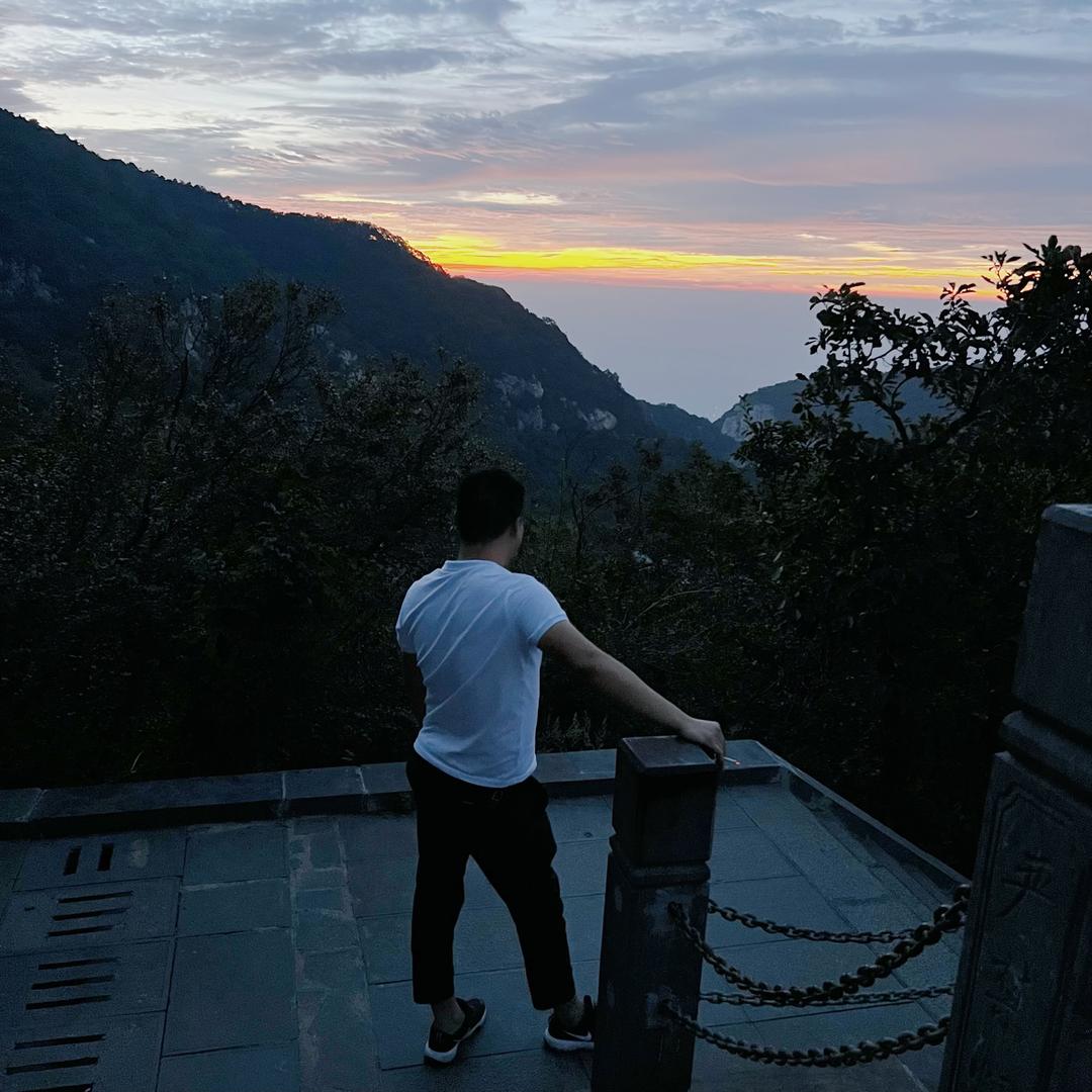 轻舟已过万重山。