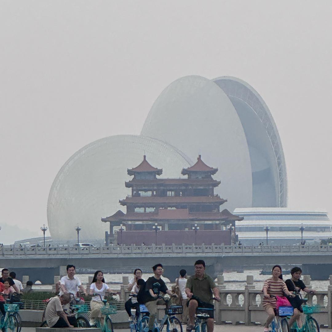 余摆摆