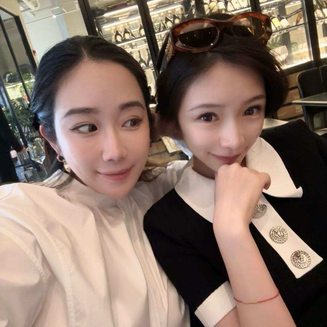 Liz黄黄黄
