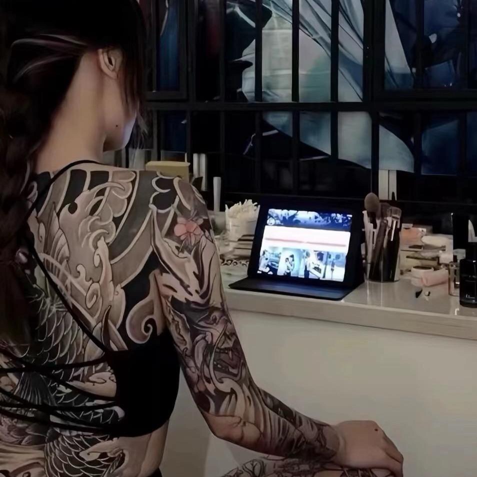 ㅤㅤ C ㅤ  ㅤㅤ