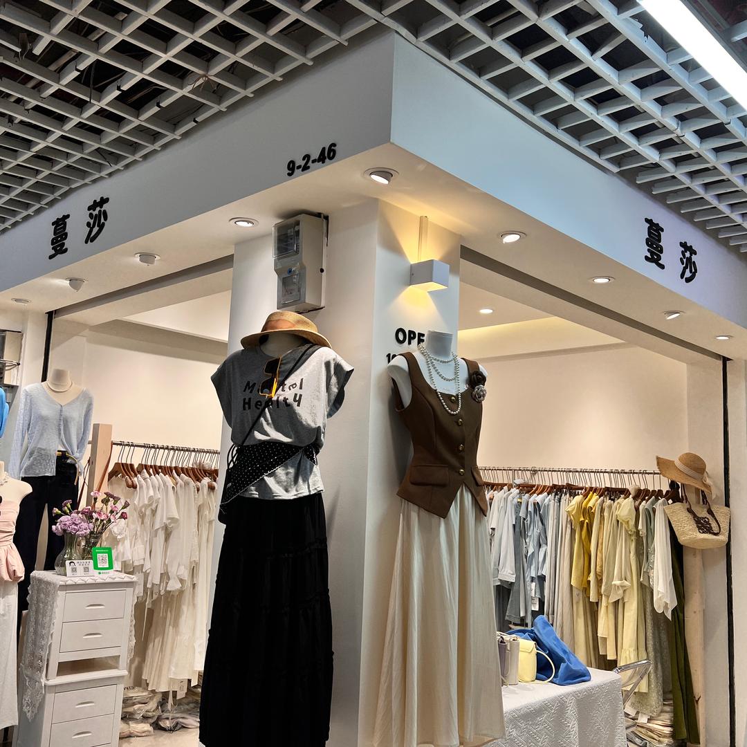 在柳州卖女装的露露姐