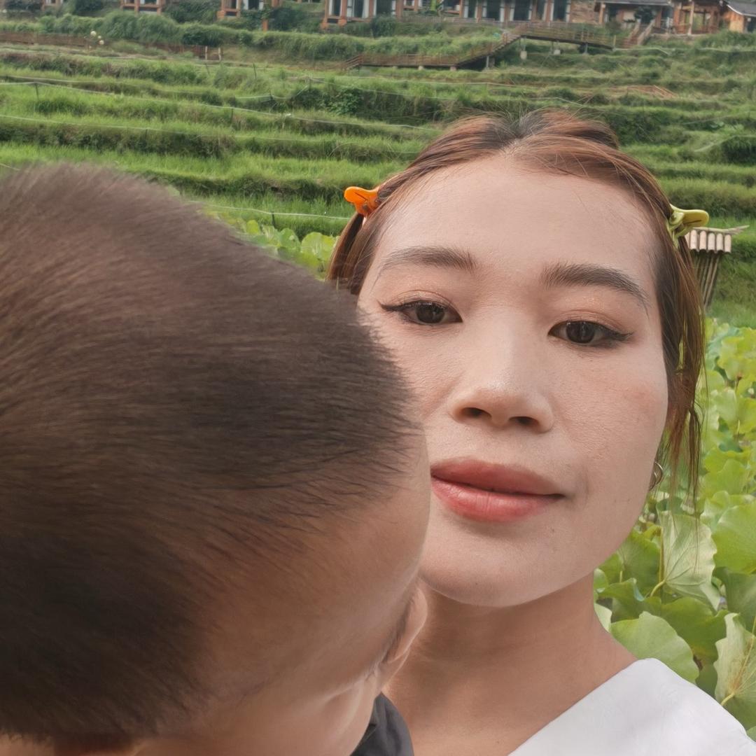 银秋在学化妆💋