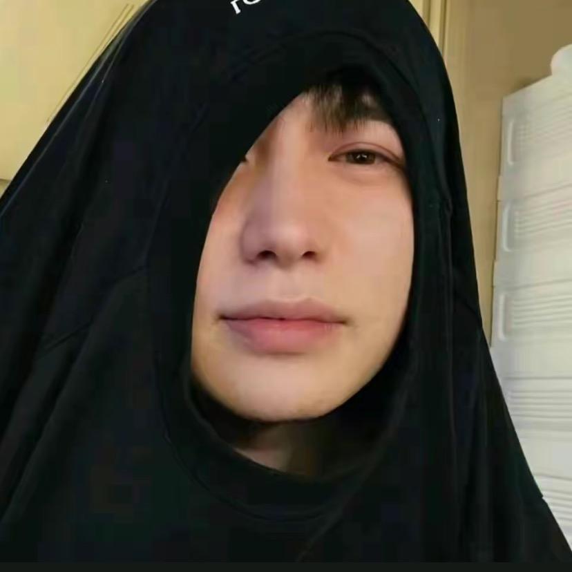 ︎