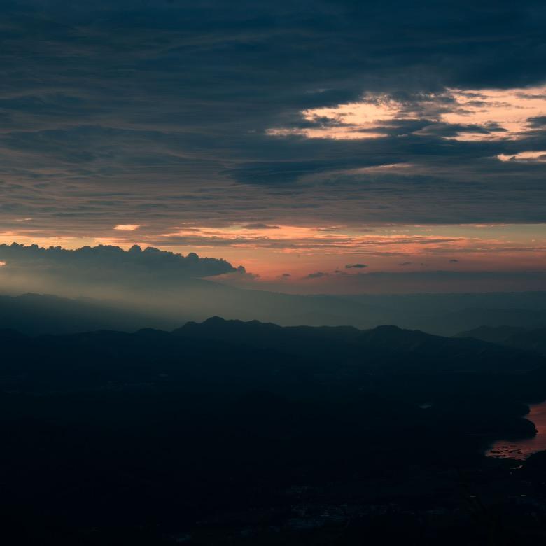 走翻山越岭