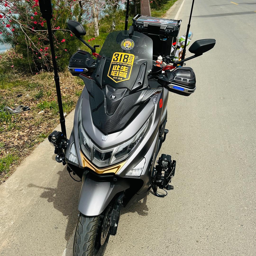 李哥爱骑摩托车