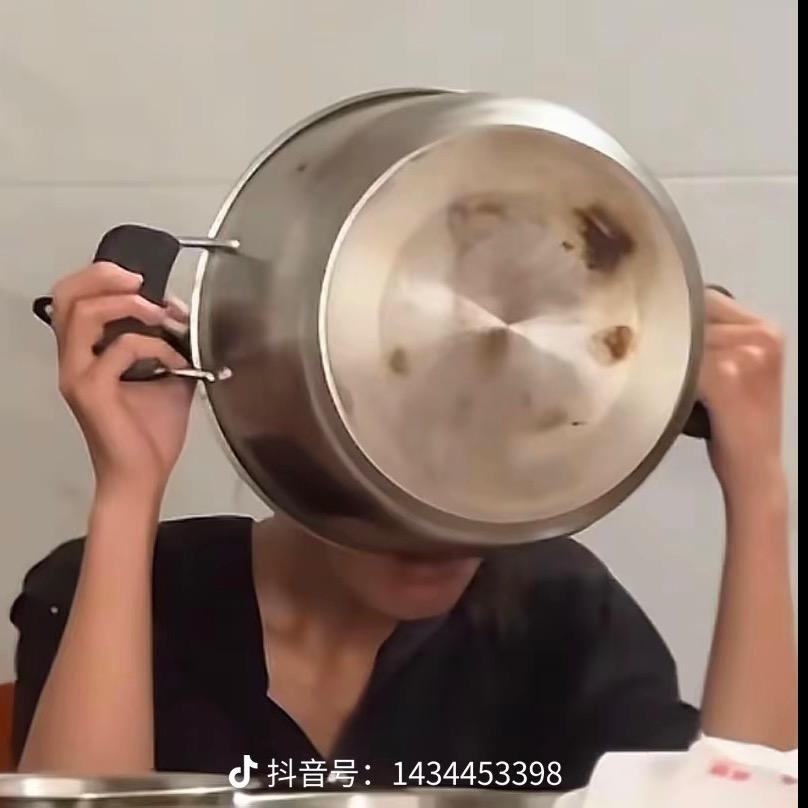 村里有个男孩叫小蔡00