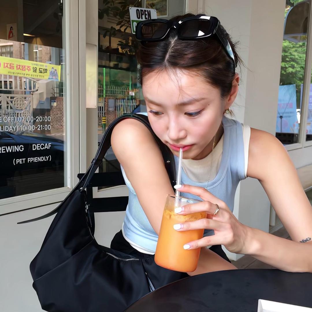 小崔爱吃蓝莓.