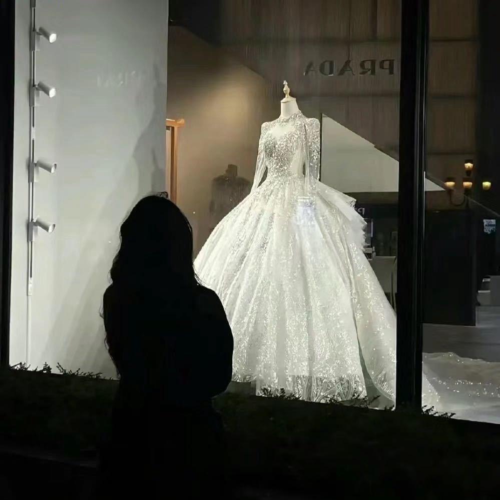 蒙娜丽莎婚纱摄影礼服师苗苗