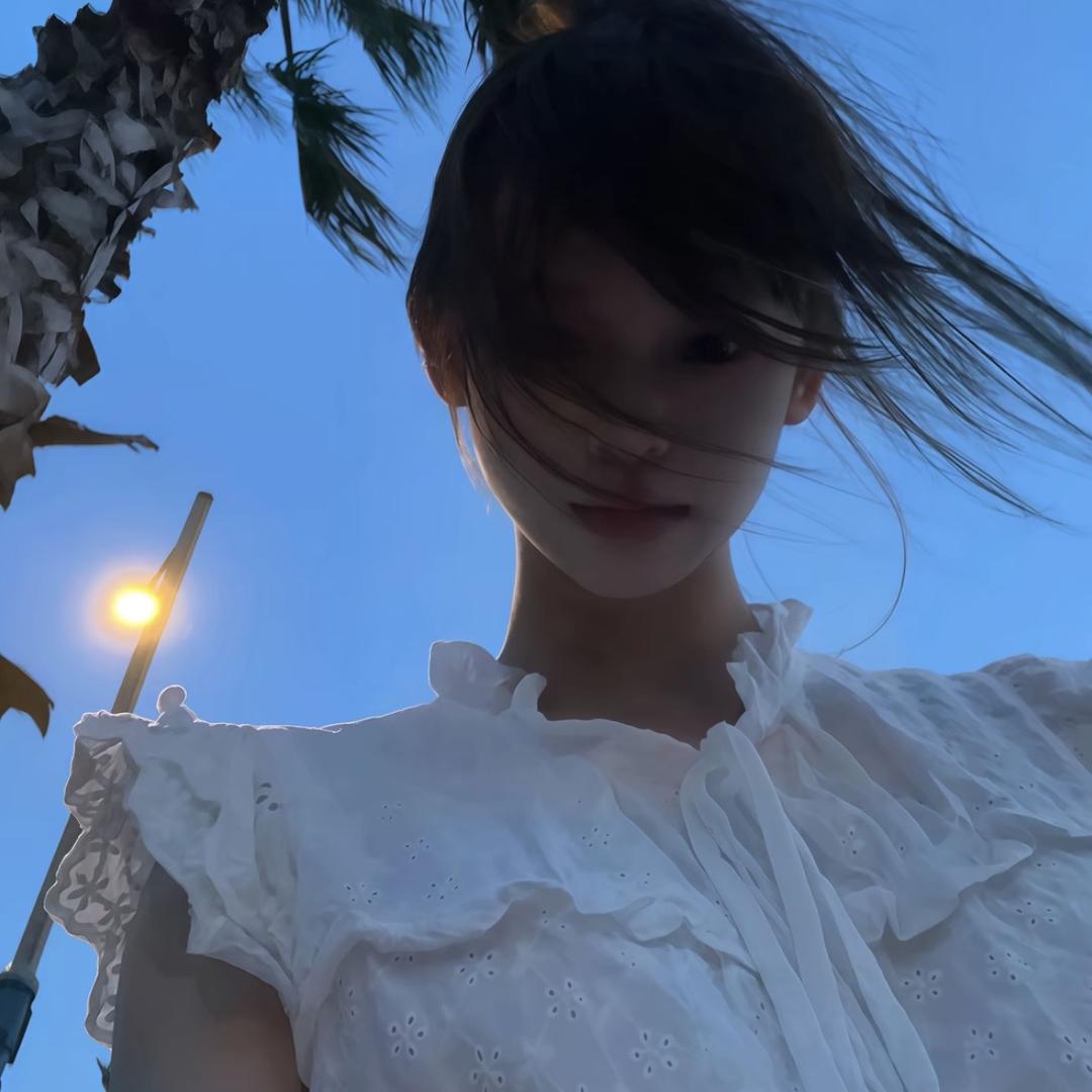 没有双眼皮.