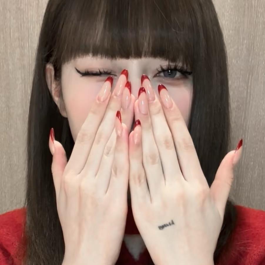 纤瘦美甲美睫倩倩