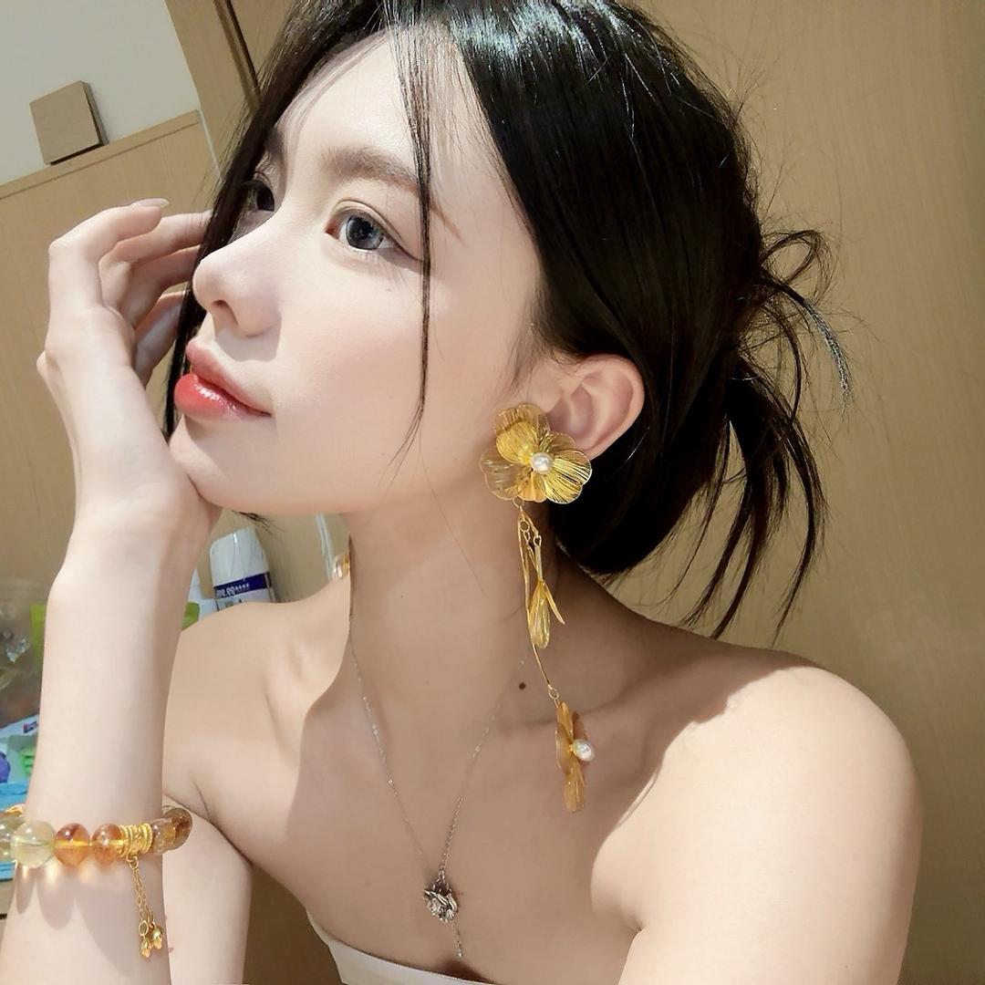 楚楚同学.