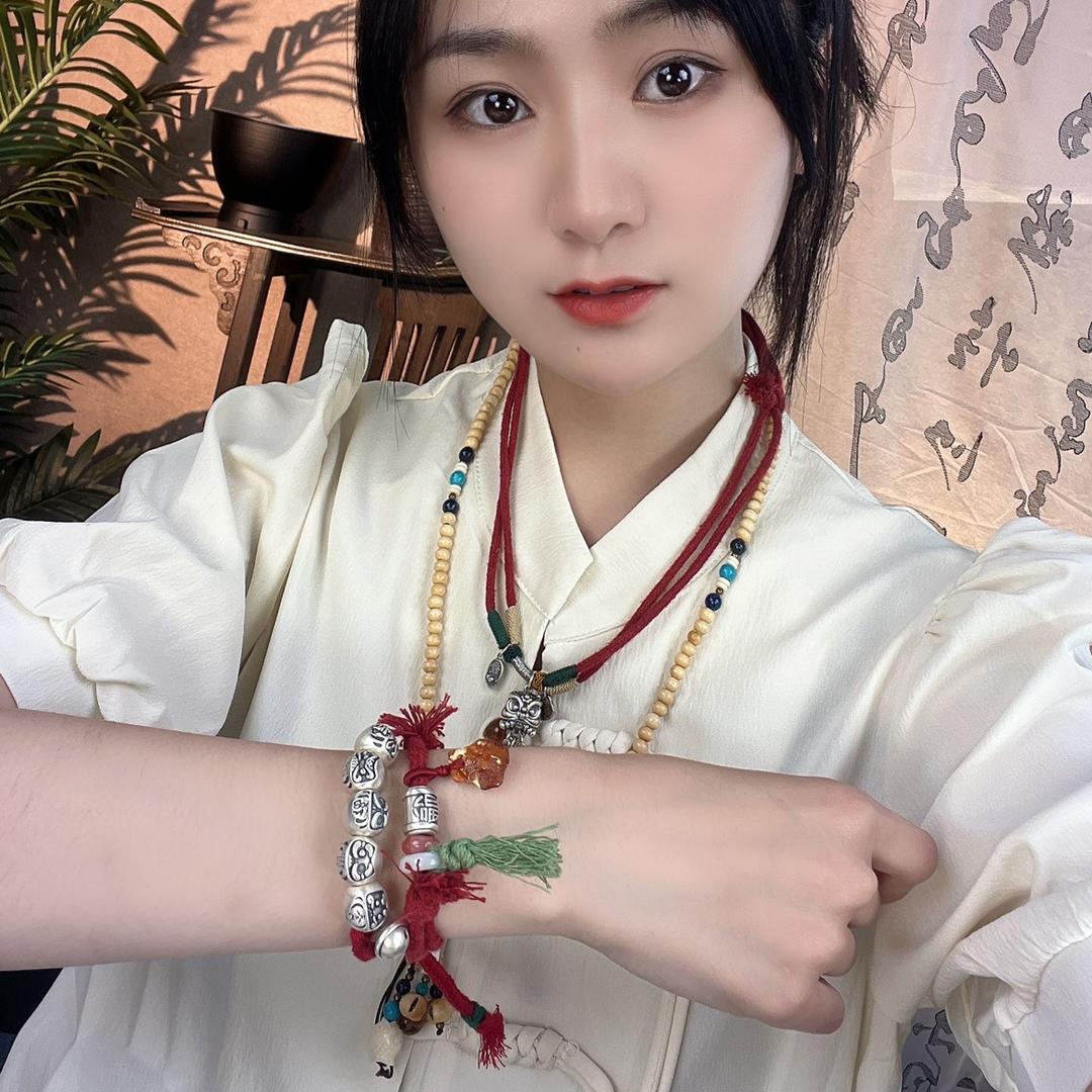 山隐花间饰品
