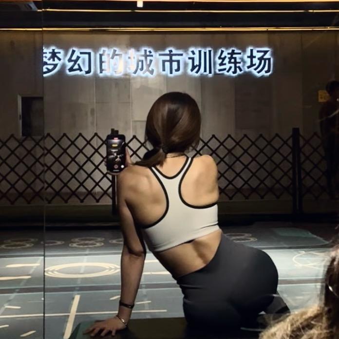 不想睡的肖某某