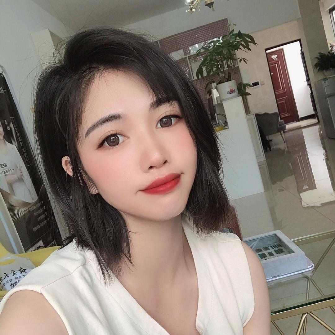 富宁百油黄美玲鞋帽摊