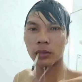 把腋毛绑成中国结✌️