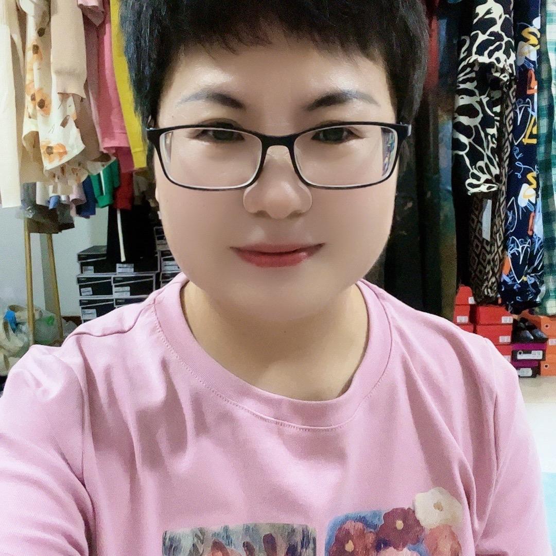 朱里金奇服装店