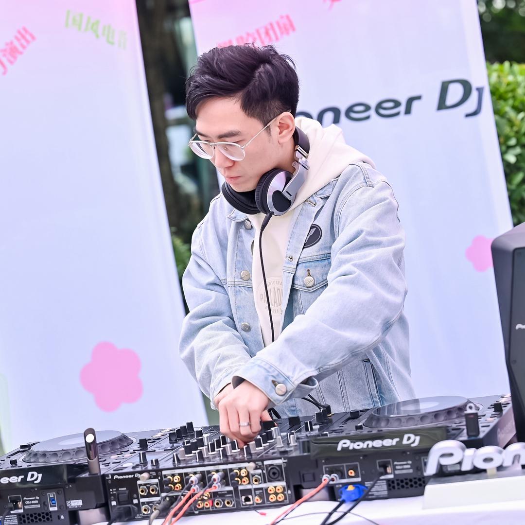 DJ XELDON