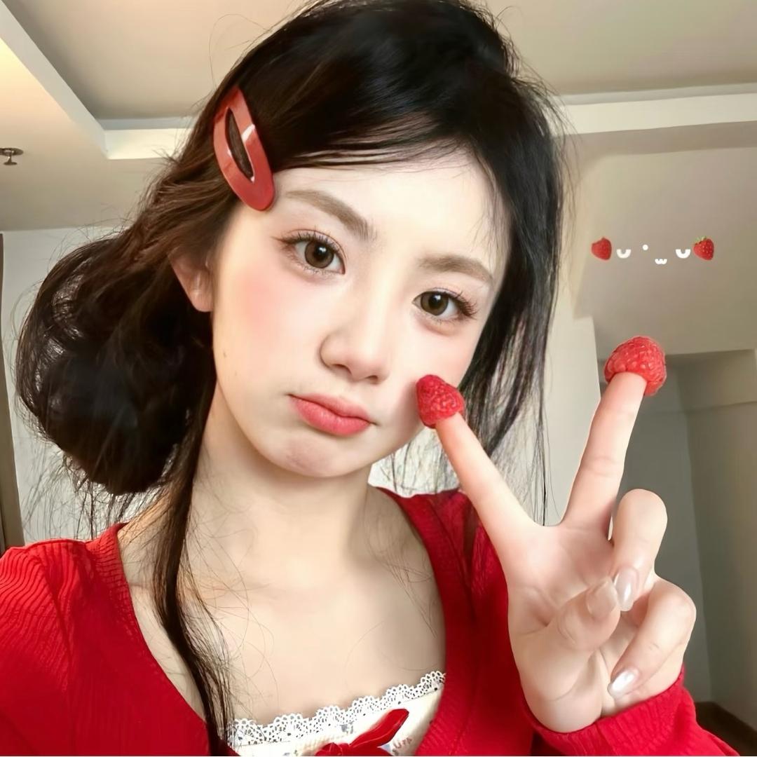 泡泡不语。