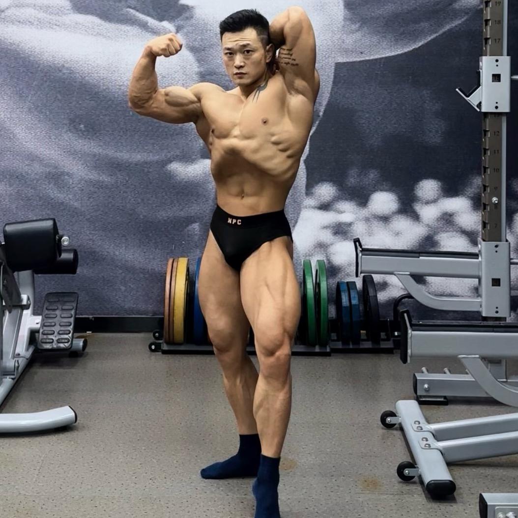 没有肌肉的小强爱吃旺旺仙贝（休赛）