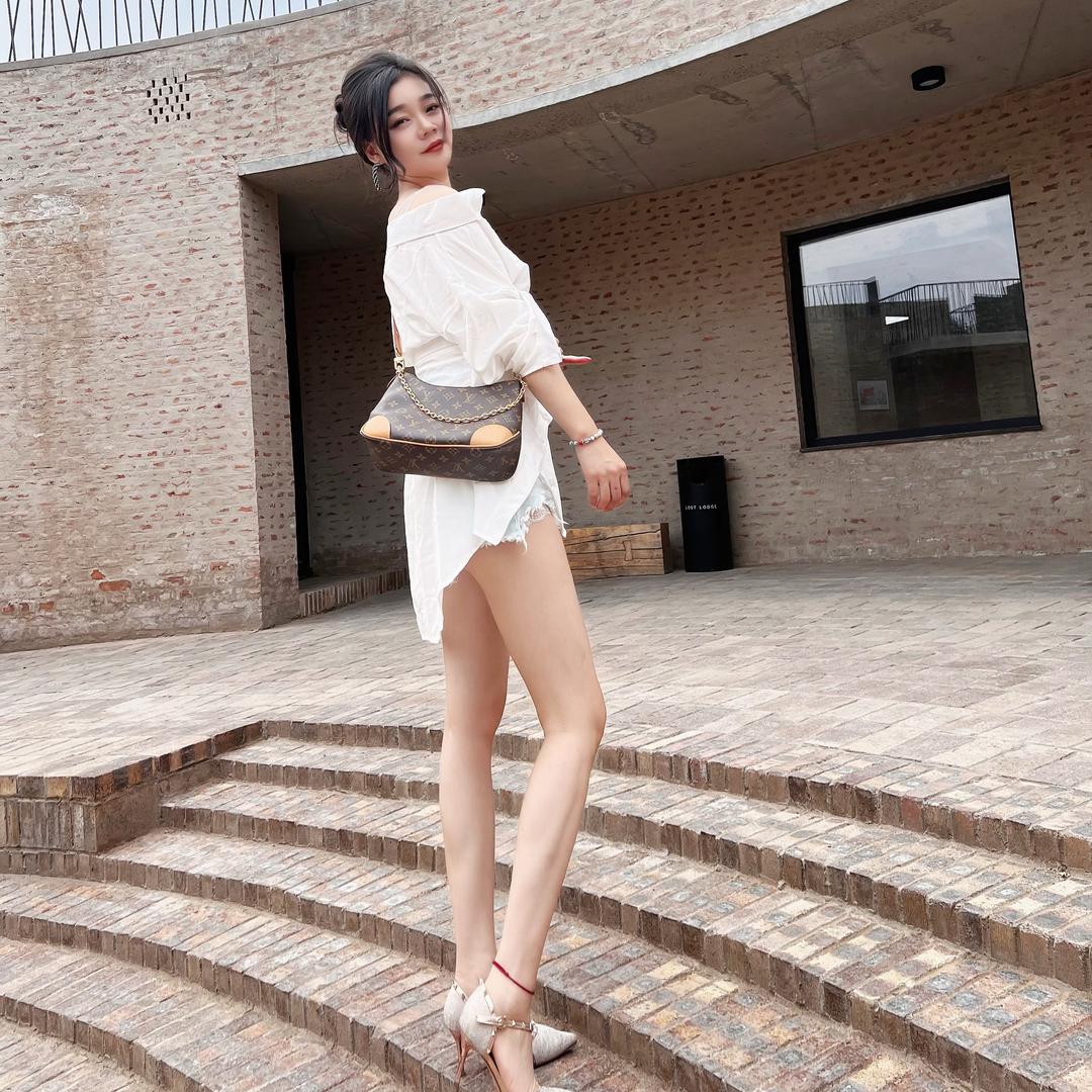 娜娜是个画家