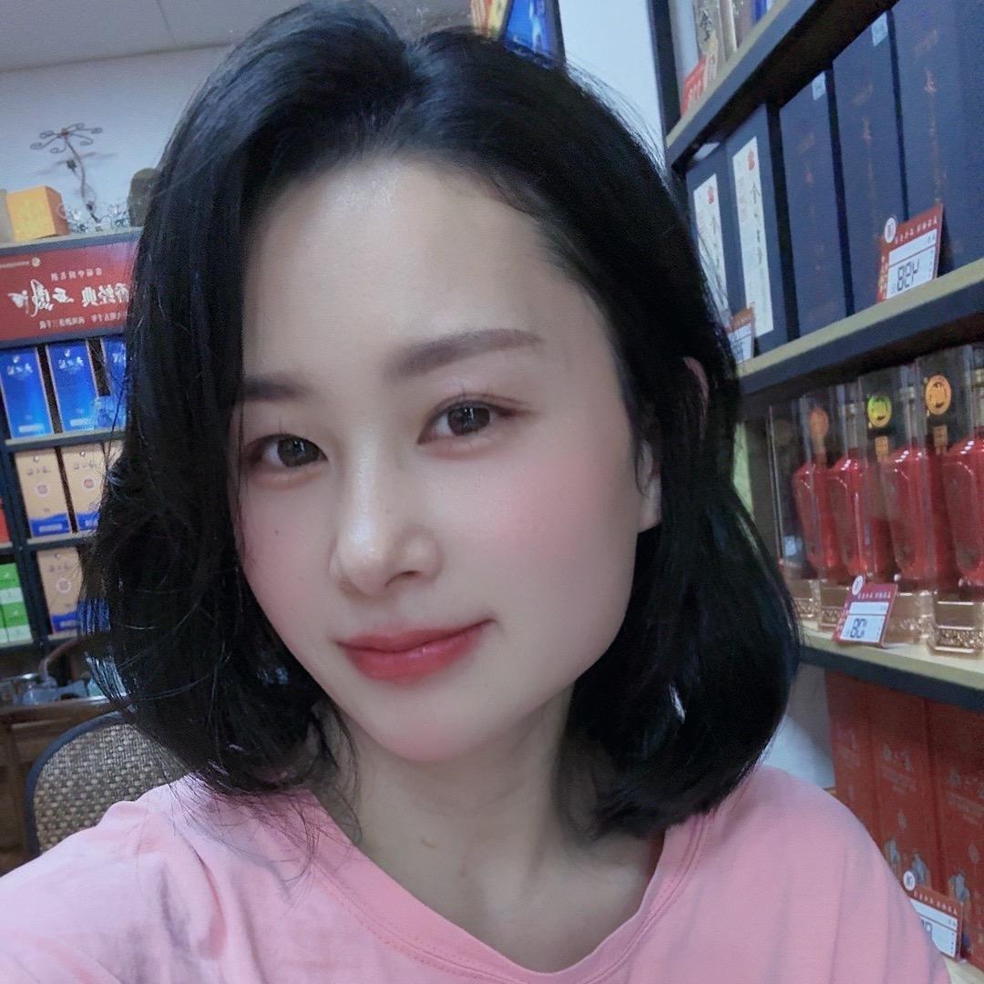 果果（烟酒店老板娘）